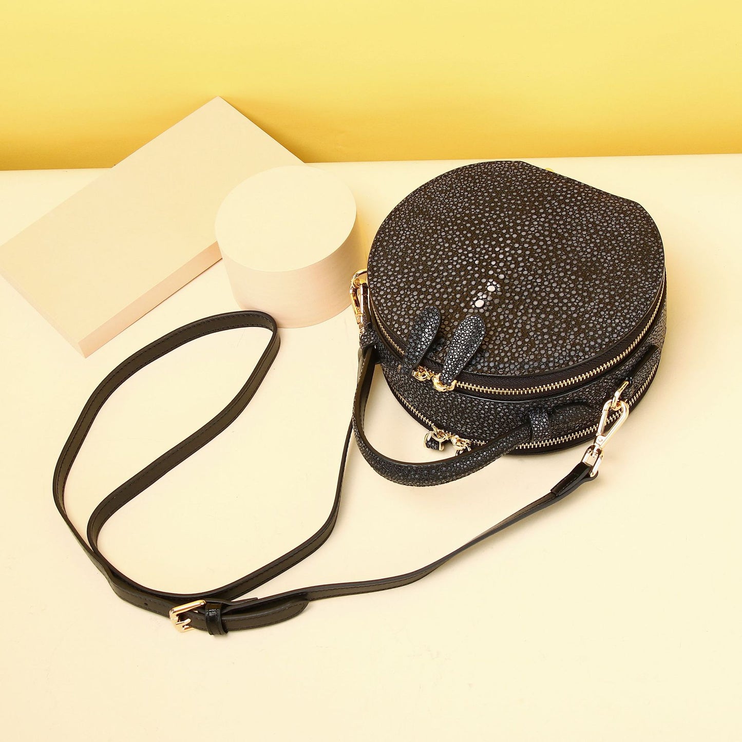 1081-New Smooth Pearl Fish Pattern Small Round Bag Classic Women's Handbag Single Shoulder Diagonal Cross Bag Fashion Women's Bag