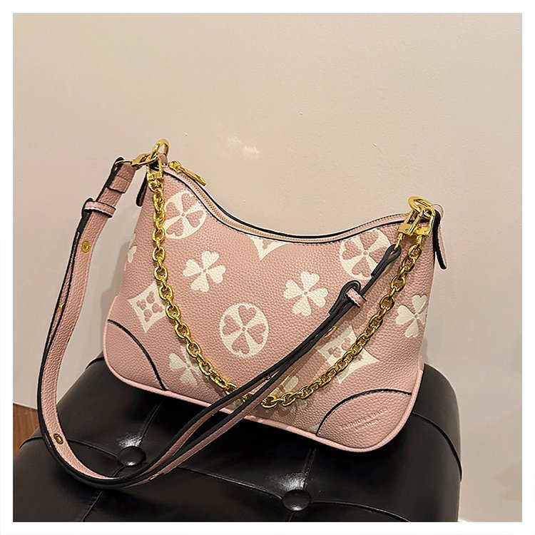 1065-Embossed chain horn bag for women 2025 new high appearance fashionable commuting small fragrance shoulder bag