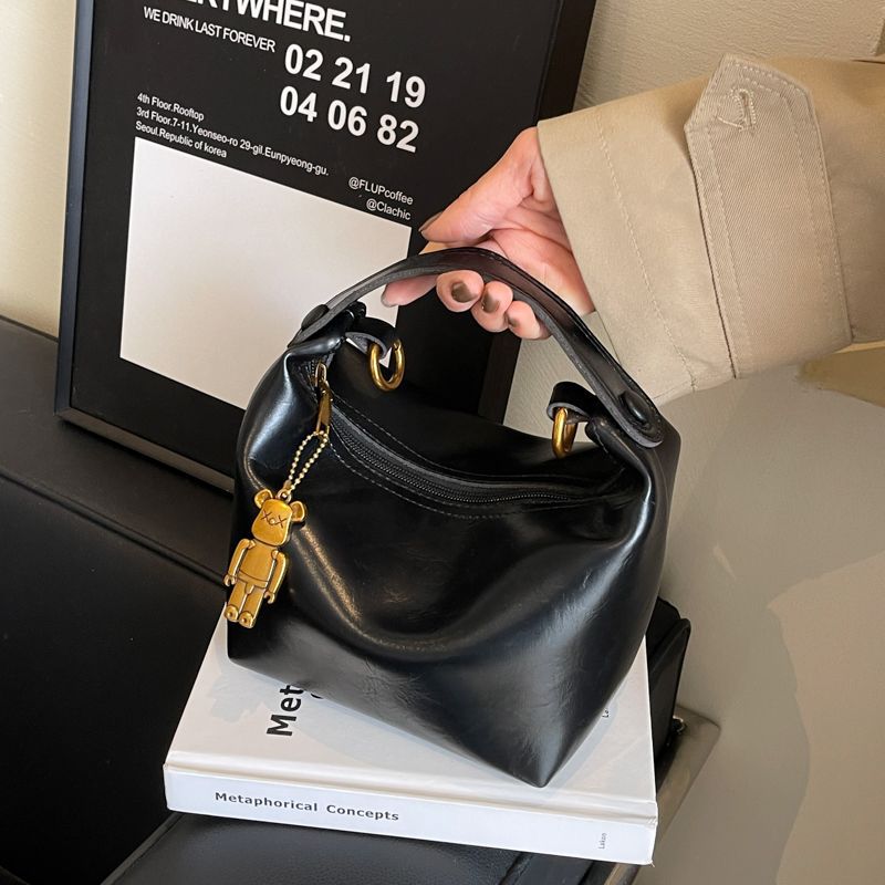 1066-2024 niche high-value fashionable versatile large capacity autumn and winter new cloud like crossbody handbag